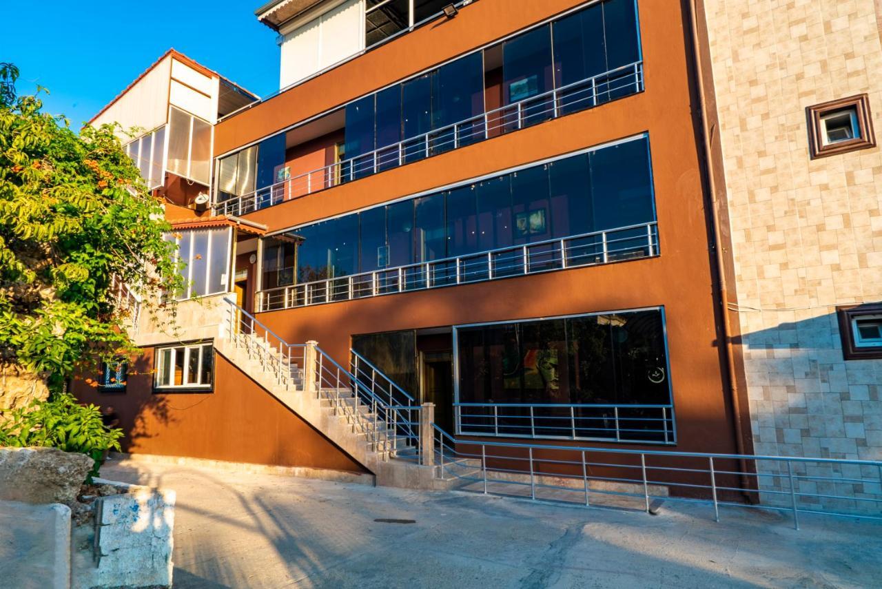 Elvin Otel Side Exterior photo